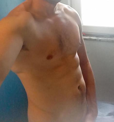 Jhbm beau mec sportif  méditerranéen - Escort Le Puy En Velay